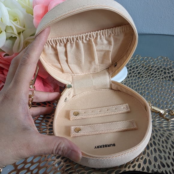 Burberry - Picture 4 of 7